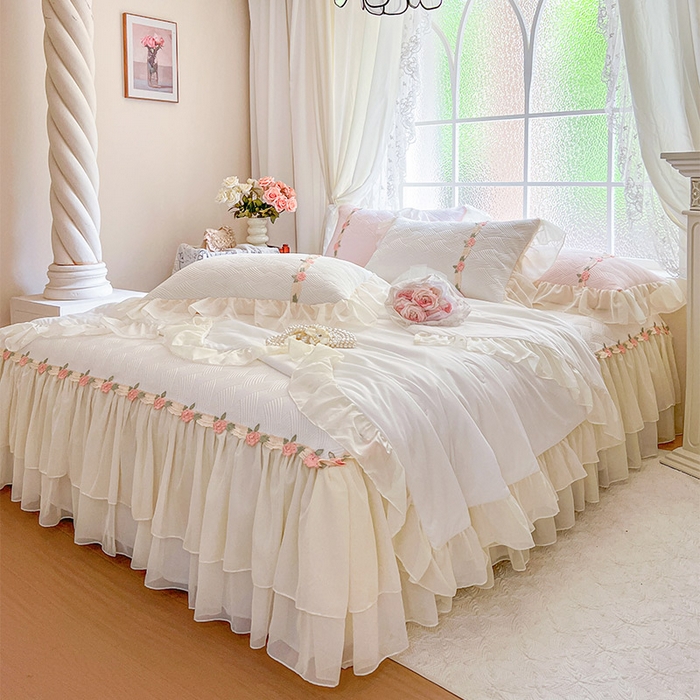 91家纺网 家纺一手货源 找家纺 瑞宝 2026新款负离子冰岛丝花边床裙款凉席夏被夏凉被空调被四件套-莉莉安 莉莉安-奶油白