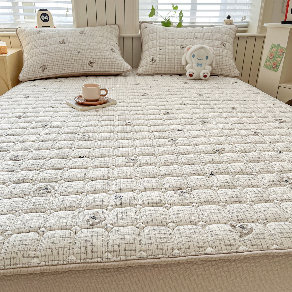 91家纺网 家纺一手货源 找家纺 优眠坊 2026新款亲肤泡芙纱夹棉单床笠床笠单件单品床笠三件套 织纹木马-夹棉款