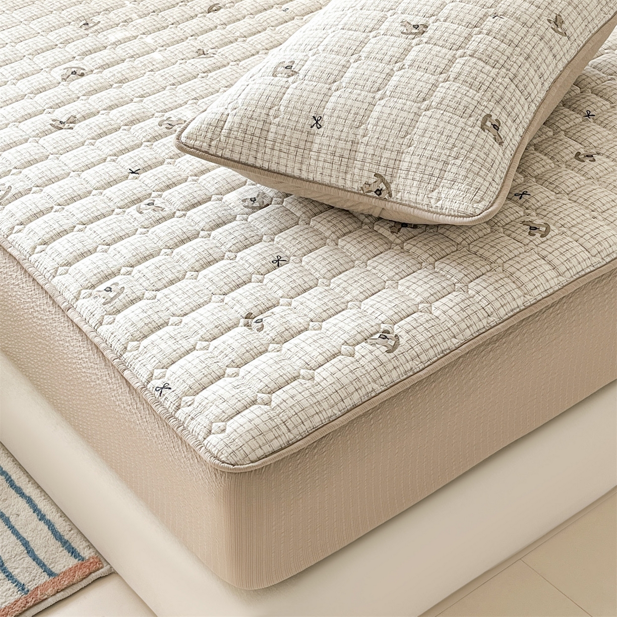 91家纺网 家纺一手货源 找家纺 优眠坊 2026新款亲肤泡芙纱夹棉单床笠床笠单件单品床笠三件套 织纹木马-夹棉款