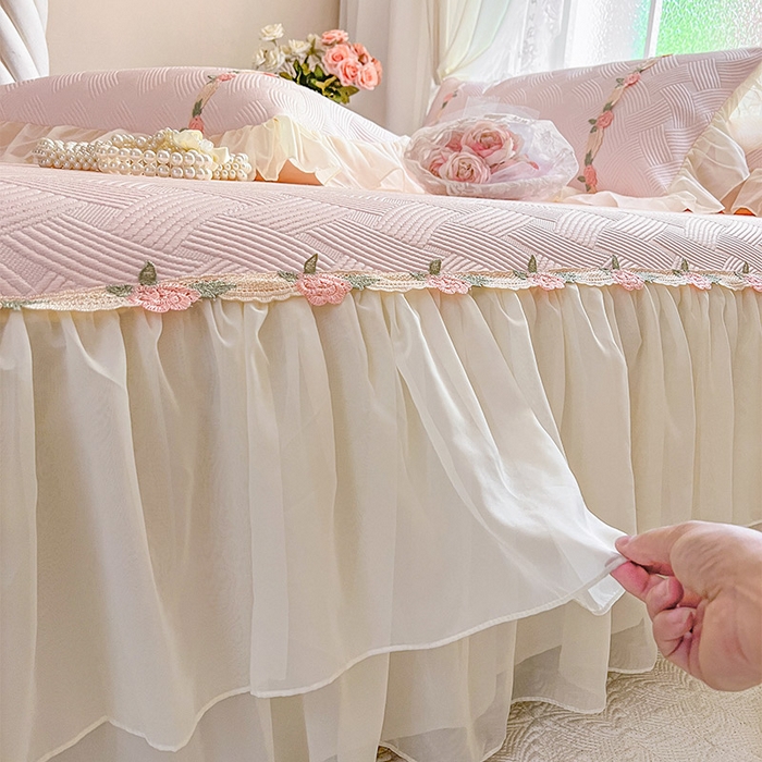 91家纺网 家纺一手货源 找家纺 瑞宝 2026新款负离子冰岛丝花边床裙款凉席夏被夏凉被空调被四件套-莉莉安 莉莉安-蜜粉