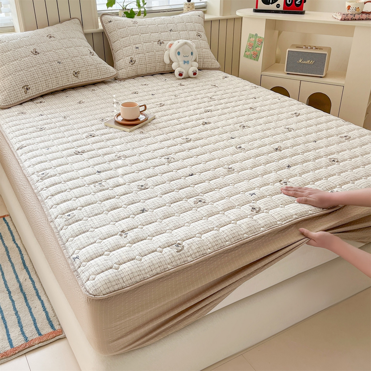 91家纺网 家纺一手货源 找家纺 优眠坊 2026新款亲肤泡芙纱夹棉单床笠床笠单件单品床笠三件套 织纹木马-夹棉款