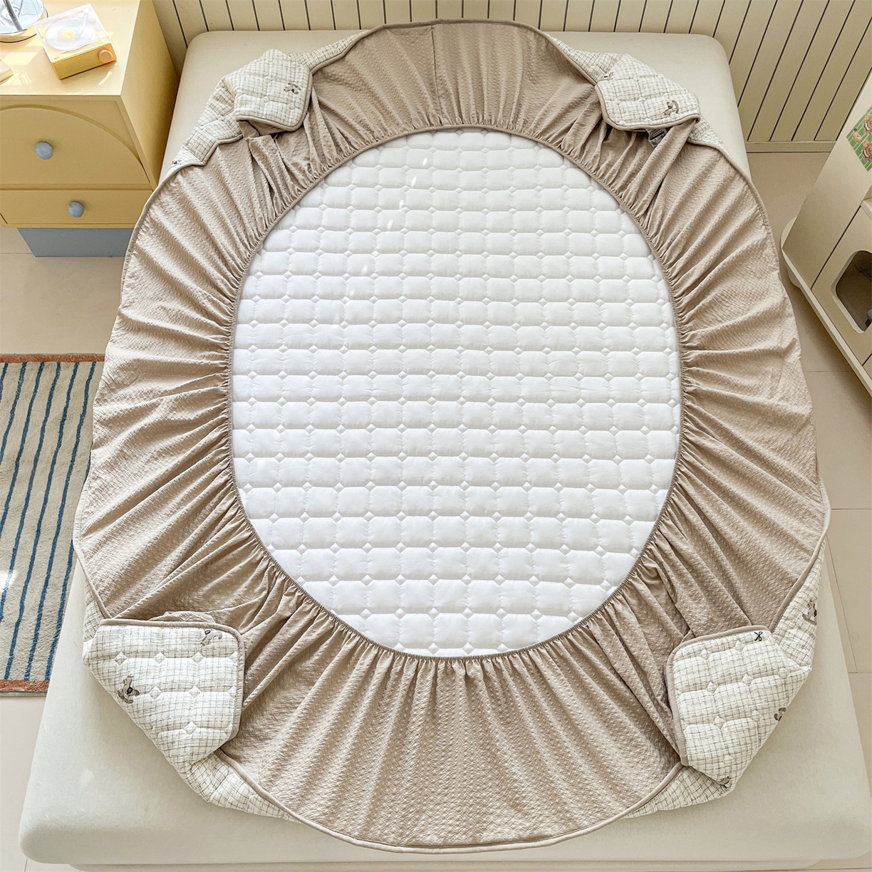 91家纺网 家纺一手货源 找家纺 优眠坊 2026新款亲肤泡芙纱夹棉单床笠床笠单件单品床笠三件套 织纹木马-夹棉款