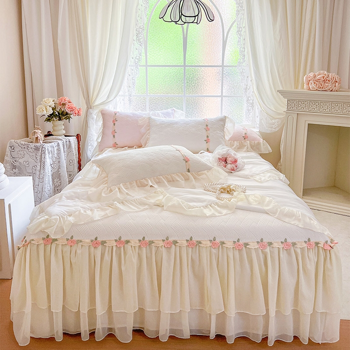 91家纺网 家纺一手货源 找家纺 瑞宝 2026新款负离子冰岛丝花边床裙款凉席夏被夏凉被空调被四件套-莉莉安 莉莉安-奶油白