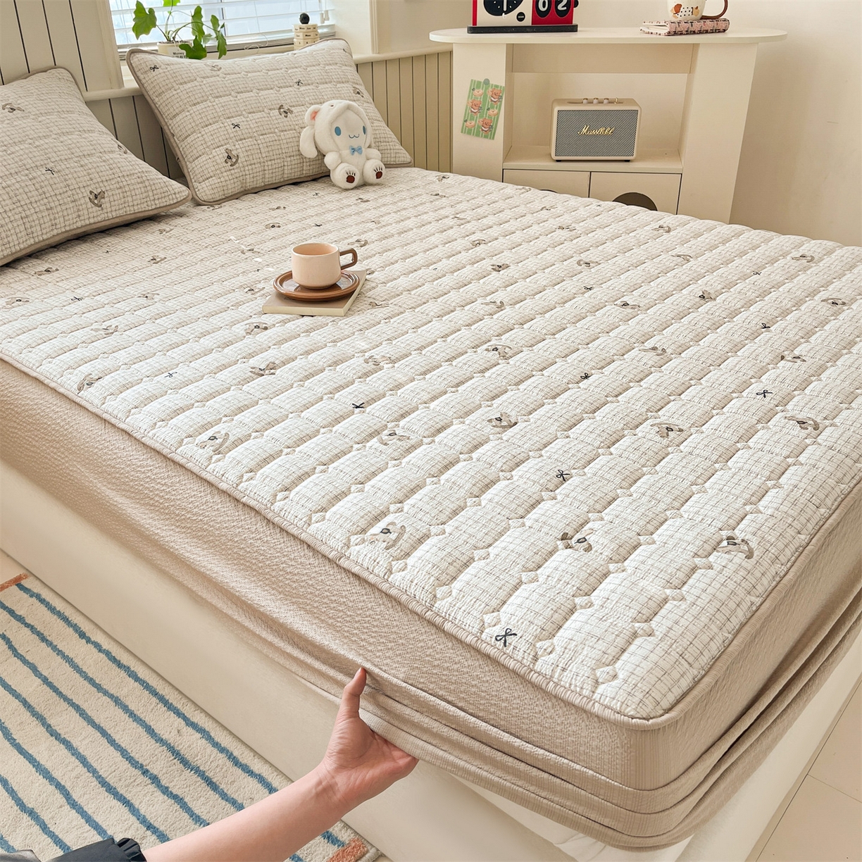 91家纺网 家纺一手货源 找家纺 优眠坊 2026新款亲肤泡芙纱夹棉单床笠床笠单件单品床笠三件套 织纹木马-夹棉款