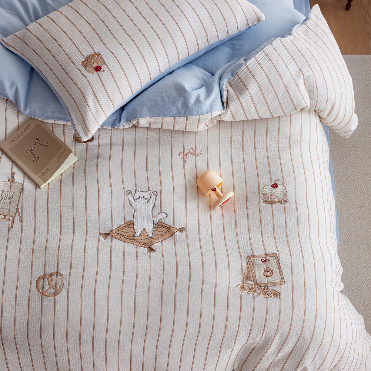 91家纺网 家纺一手货源 找家纺 沐珩家纺 2026新款直播爆款A类母婴级条纹全棉双层皱皱纱纯棉绣花双层纱四件套 奶盐可露丽