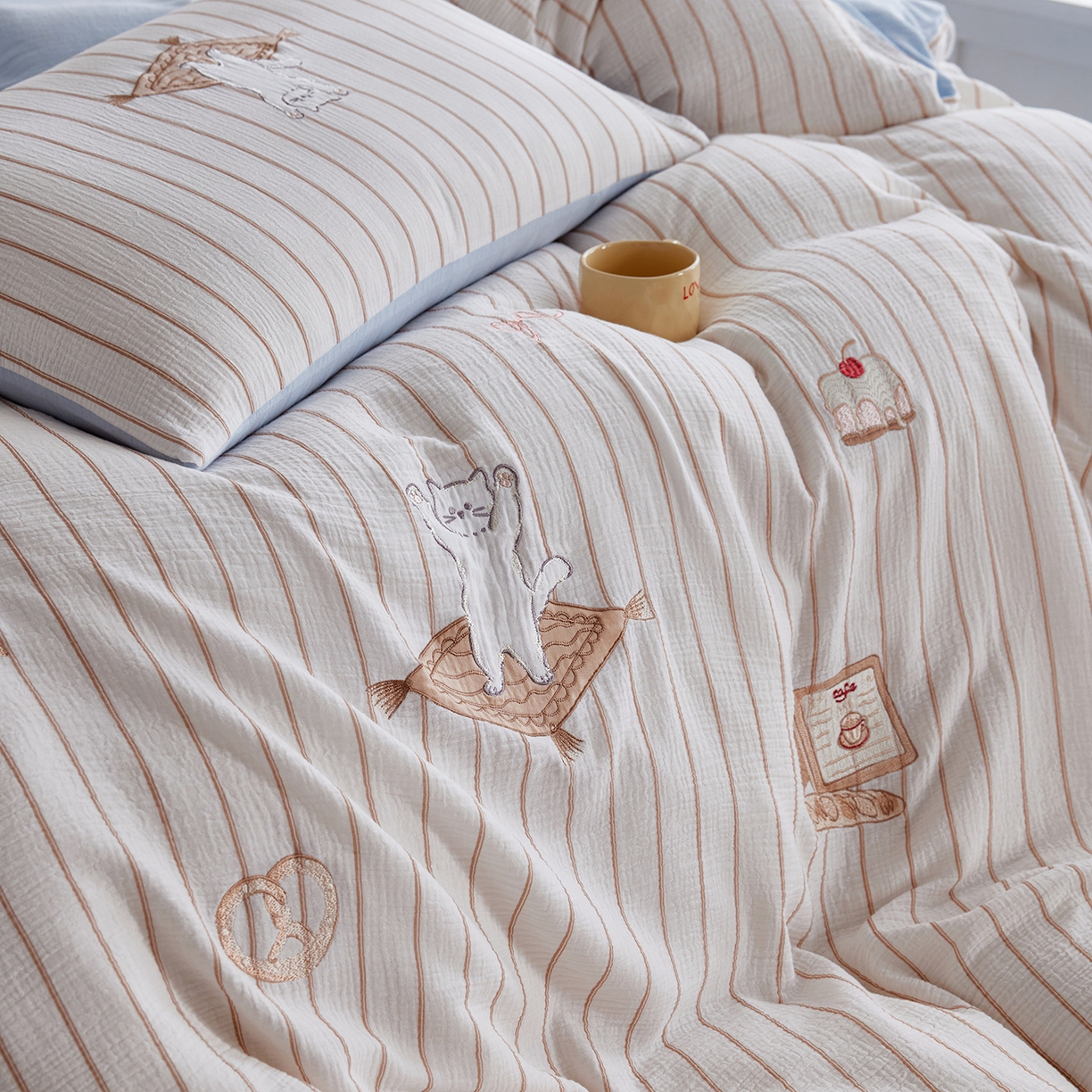 91家纺网 家纺一手货源 找家纺 沐珩家纺 2026新款直播爆款A类母婴级条纹全棉双层皱皱纱纯棉绣花双层纱四件套 奶盐可露丽