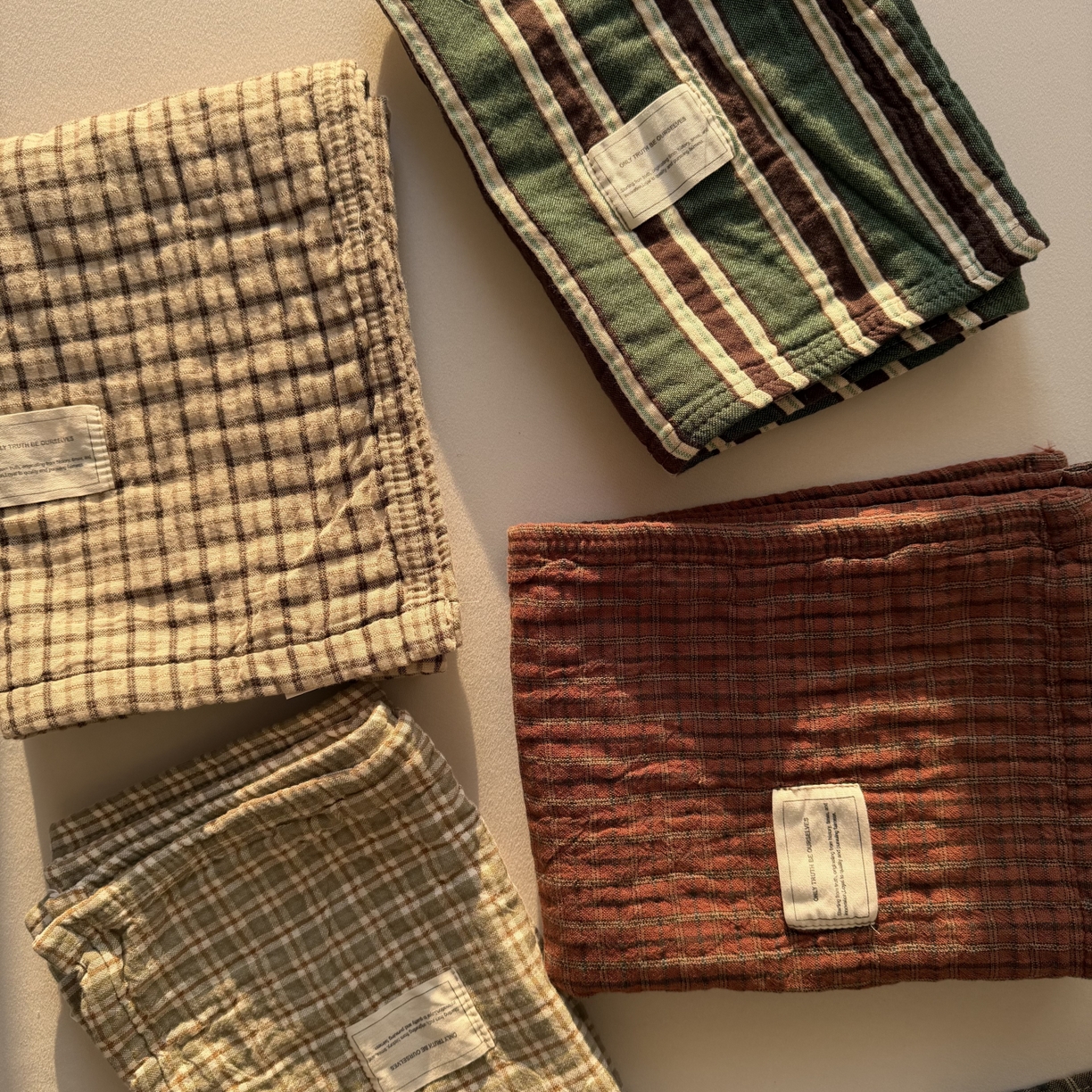 91家纺网 家纺一手货源 找家纺 百寐 2026百分百全棉A类色织枕巾52*75条纹格子美拉德色系纯棉吸汗枕巾风格二 组合图（仅供展示不可下单）