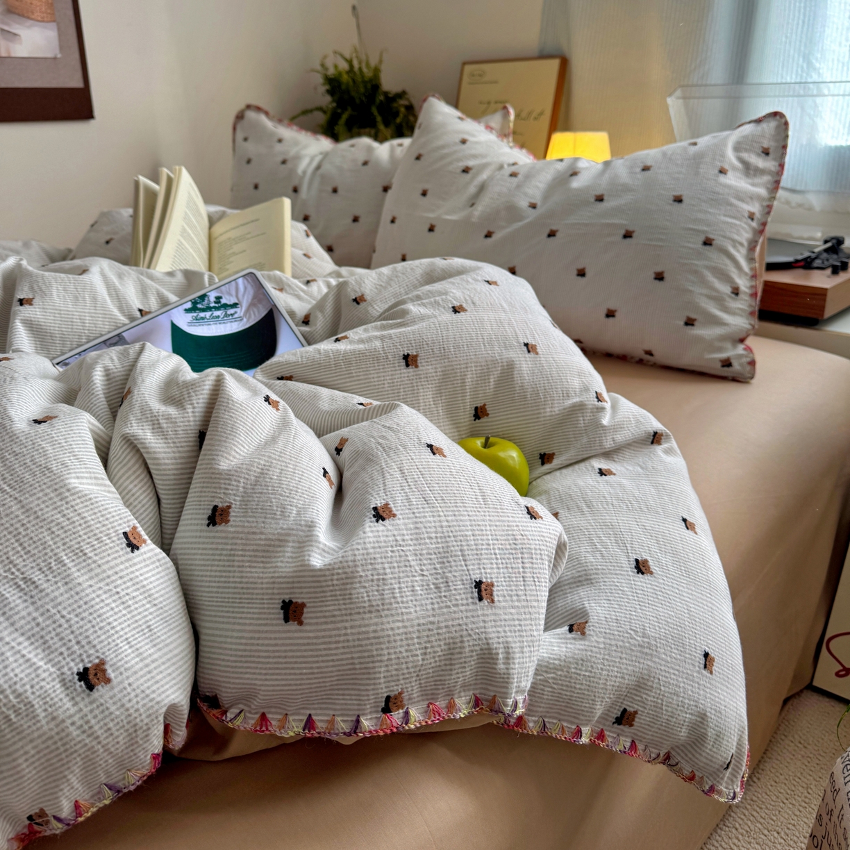 91家纺网 家纺一手货源 找家纺 田野 2026新款全棉水洗提花贝壳边四件套 围巾熊