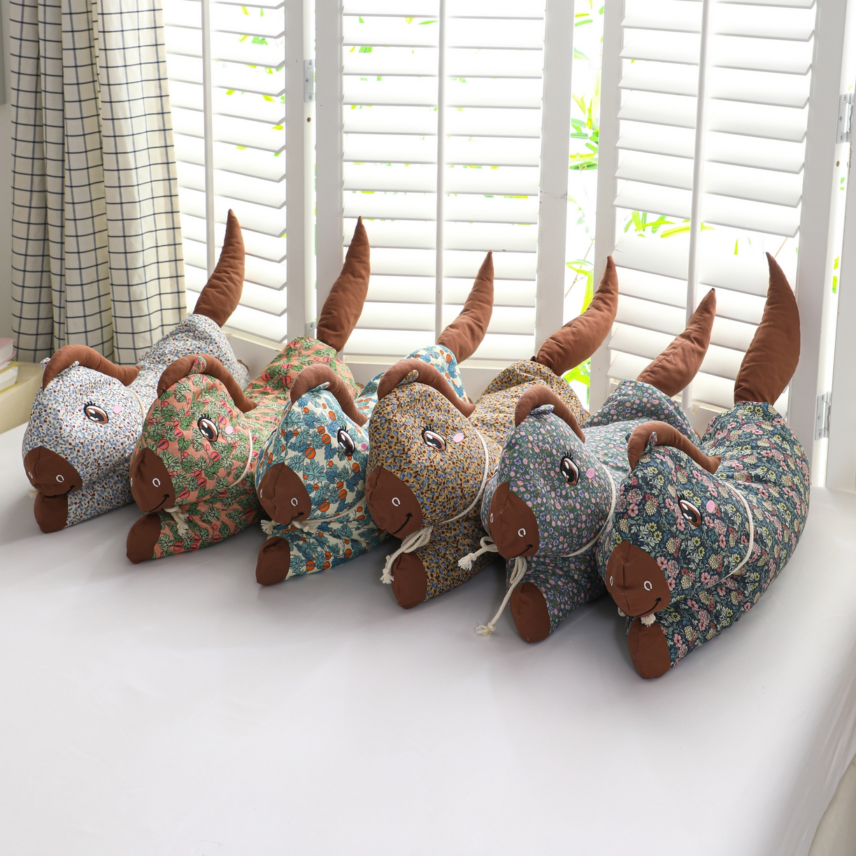 91家纺网 家纺一手货源 找家纺 （总）芯洲 2026春夏新款卡通小马造型可爱抱枕荞麦枕枕头枕芯