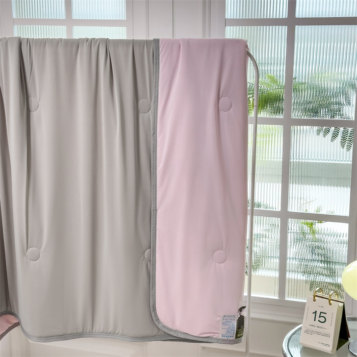 91家纺网 家纺一手货源 找家纺 乐家欣 2026新款凉感欧式夏被床笠四件套 凉感夏被-蜜桃粉