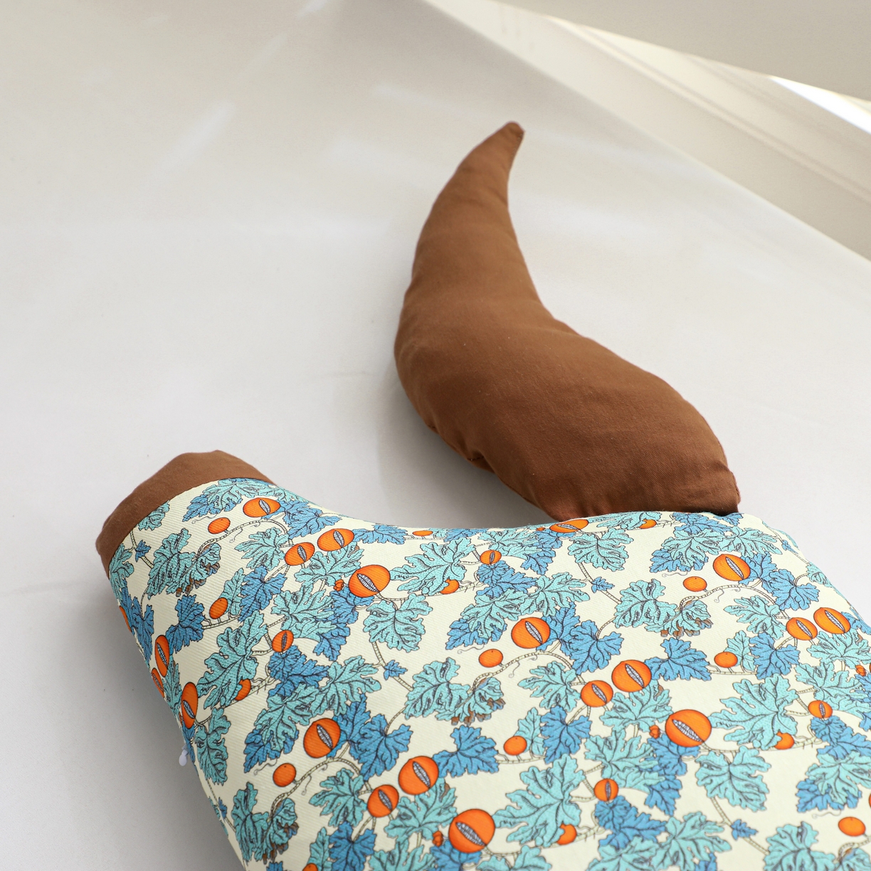 91家纺网 家纺一手货源 找家纺 芯洲 2026春夏新款卡通小马造型可爱抱枕荞麦枕枕头枕芯 吉祥小马-青