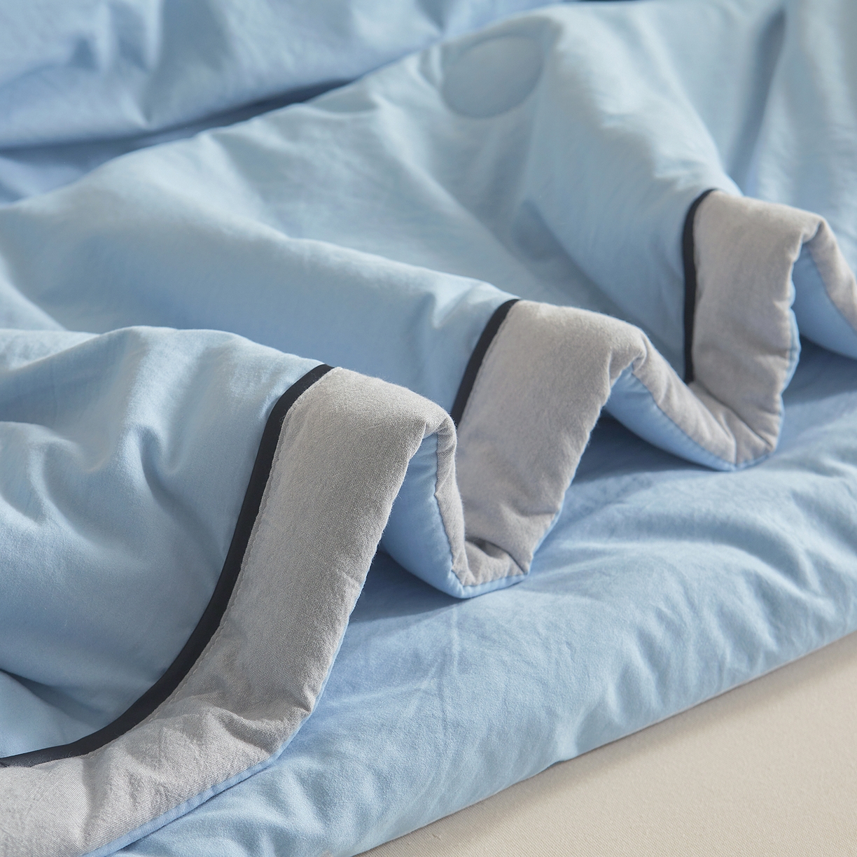 91家纺网 家纺一手货源 找家纺 创优家纺 2026新款新疆棉花夏被无印风纯色100%新疆棉夏凉被空调被棉花夏被棉花被子百分百新疆棉可水洗/可机洗棉花被（专版烫画 盗版必究） 棉朵-蓝色