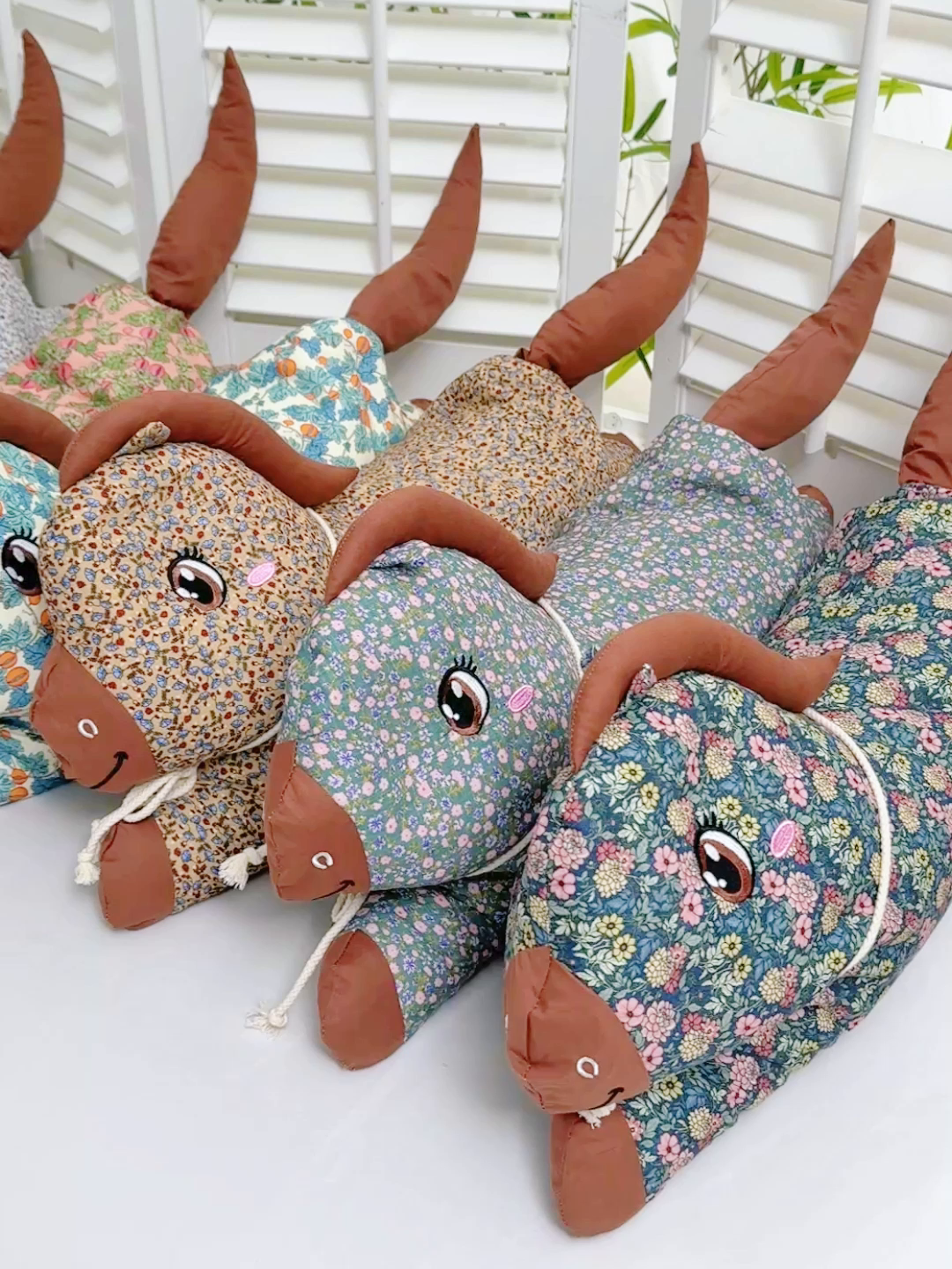 91家纺网 家纺一手货源 找家纺 芯洲 2026春夏新款卡通小马造型可爱抱枕荞麦枕枕头枕芯 吉祥小马-粉