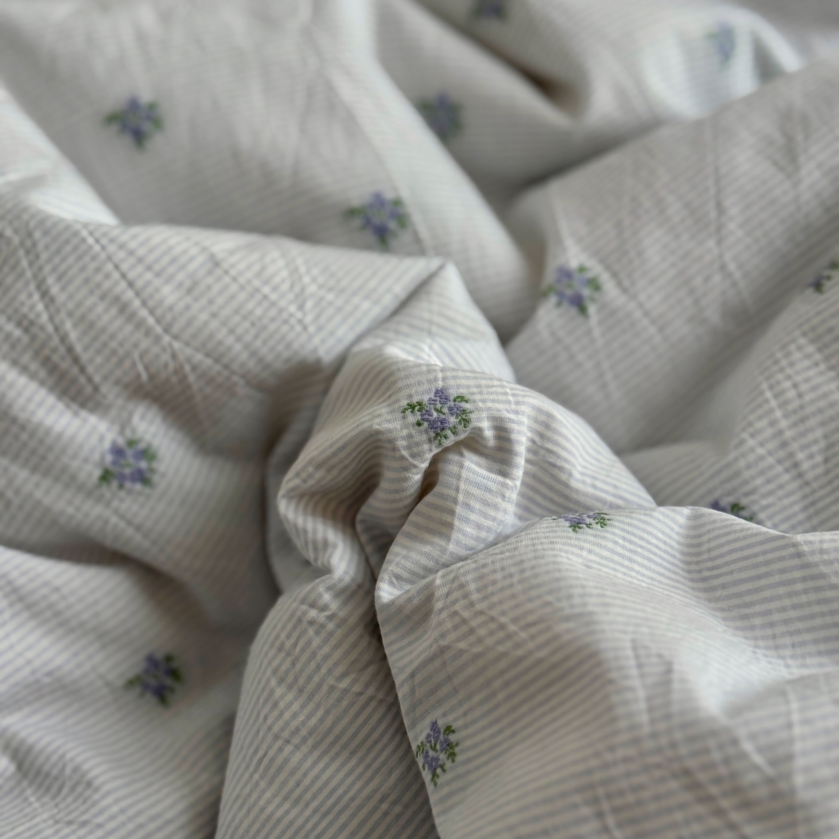 91家纺网 家纺一手货源 找家纺 田野 2026新款全棉水洗提花贝壳边四件套 紫花序