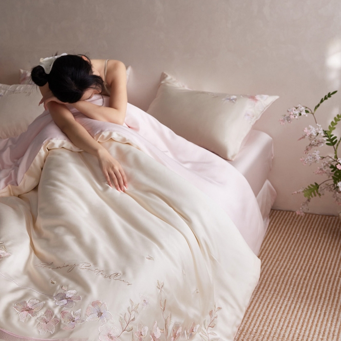 91家纺网 家纺一手货源 找家纺 爱缦 2026新款60支兰精天丝四件套--至真系列 米白粉