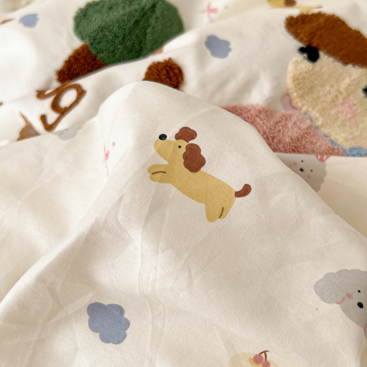 91家纺网 家纺一手货源 找家纺 舒居家纺 2026新款13070全棉纯棉毛巾绣单床笠床笠单件 奇趣缤纷