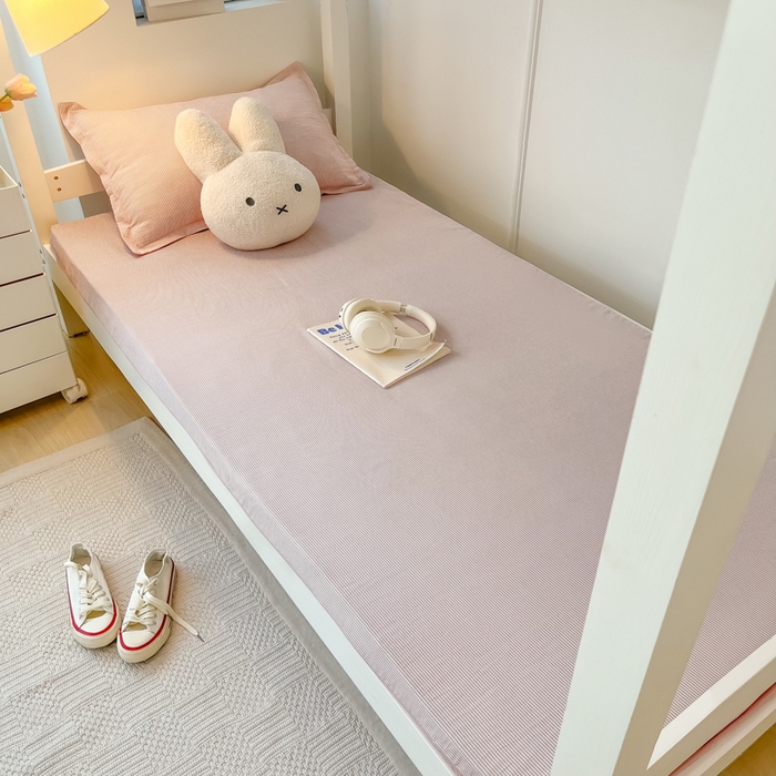 91家纺网 家纺一手货源 找家纺 缦绣阁家纺 2026新款亲肤水洗棉舒适学生上下铺床垫套床笠床罩宿舍专用 垫套-条纹浅粉