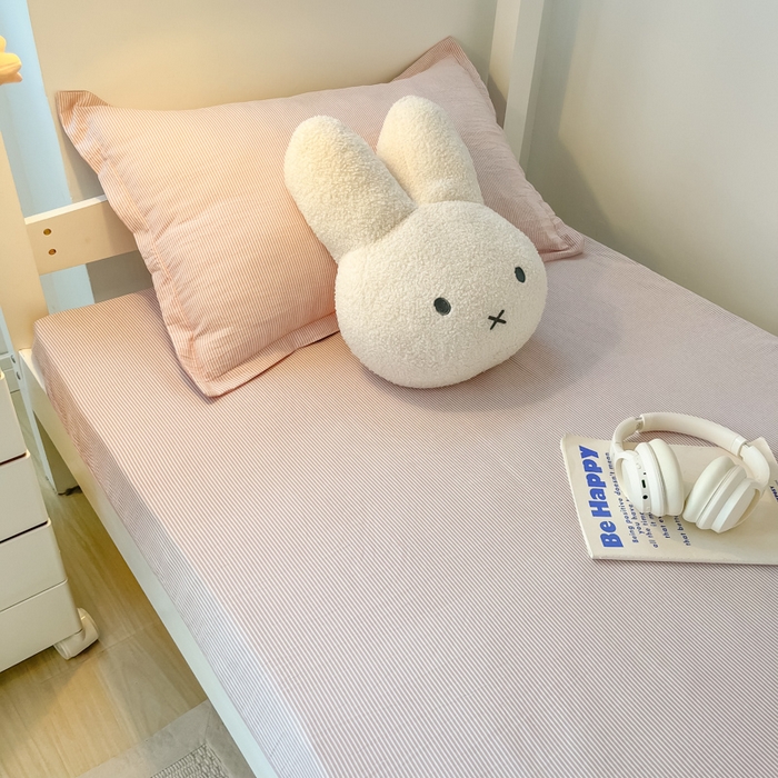 91家纺网 家纺一手货源 找家纺 缦绣阁家纺 2026新款亲肤水洗棉舒适学生上下铺床垫套床笠床罩宿舍专用 垫套-条纹浅粉