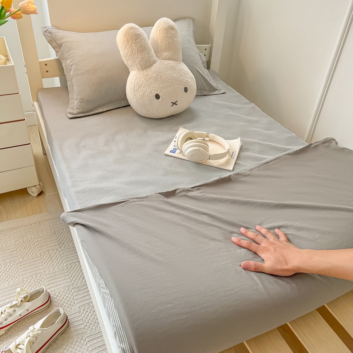 91家纺网 家纺一手货源 找家纺 缦绣阁家纺 2026新款亲肤水洗棉舒适学生上下铺床垫套床笠床罩宿舍专用 垫套-条纹浅灰