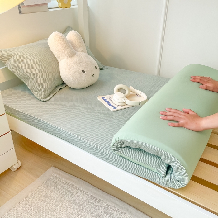 91家纺网 家纺一手货源 找家纺 缦绣阁家纺 2026新款亲肤水洗棉舒适学生上下铺床垫套床笠床罩宿舍专用 垫套-条纹浅绿