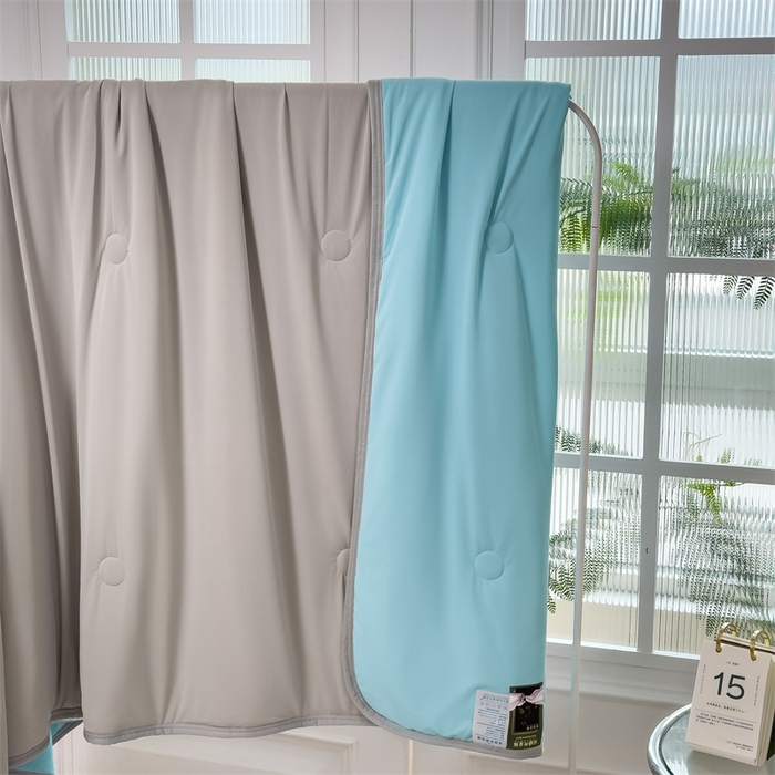 91家纺网 家纺一手货源 找家纺 乐家欣 2026新款凉感丝夏被系列 凉感夏被-清水蓝