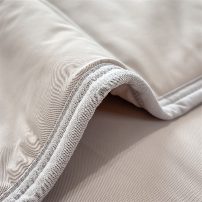 91家纺网 家纺一手货源 找家纺 乐家欣 2026新款凉感丝夏被系列 凉感夏被-浅灰