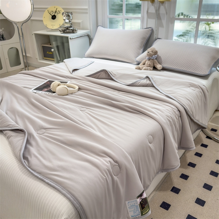 91家纺网 家纺一手货源 找家纺 乐家欣 2026新款凉感丝夏被系列 凉感夏被-浅灰