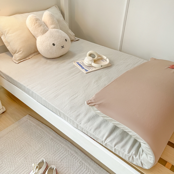 91家纺网 家纺一手货源 找家纺 缦绣阁家纺 2026新款亲肤水洗棉舒适学生上下铺床垫套床笠床罩宿舍专用 垫套-条纹浅咖