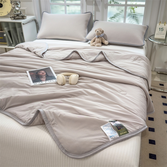 91家纺网 家纺一手货源 找家纺 乐家欣 2026新款凉感丝夏被系列 凉感夏被-浅灰