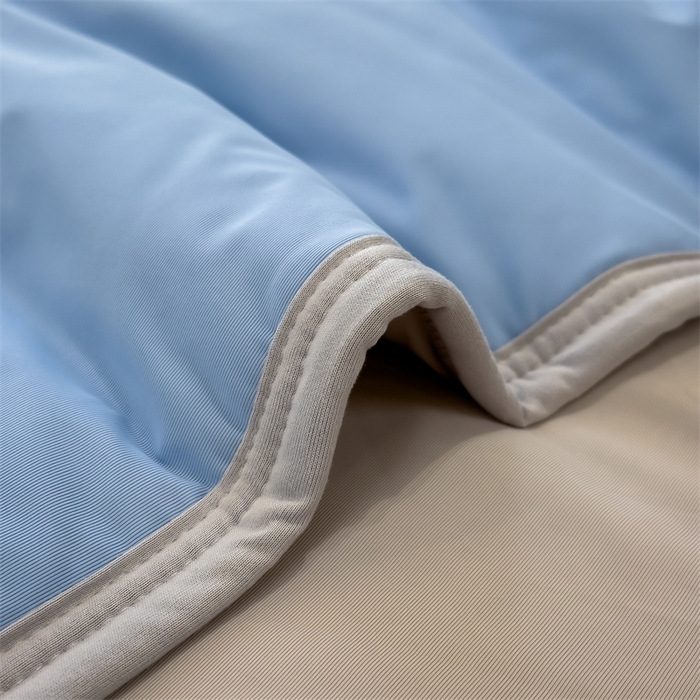 91家纺网 家纺一手货源 找家纺 乐家欣 2026新款凉感丝夏被系列 凉感夏被-宾利蓝