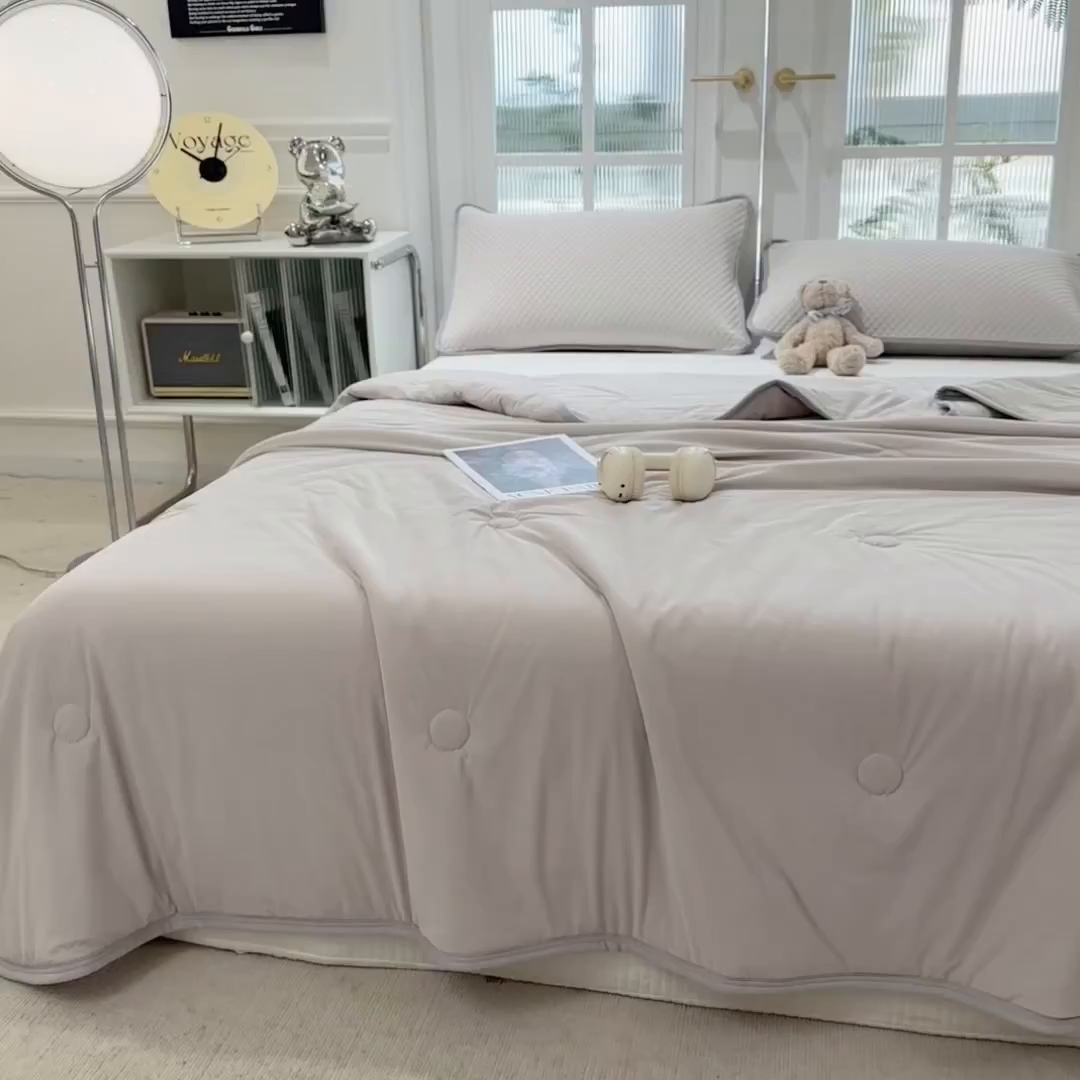 91家纺网 家纺一手货源 找家纺 乐家欣 2026新款凉感丝夏被系列 凉感夏被-浅灰