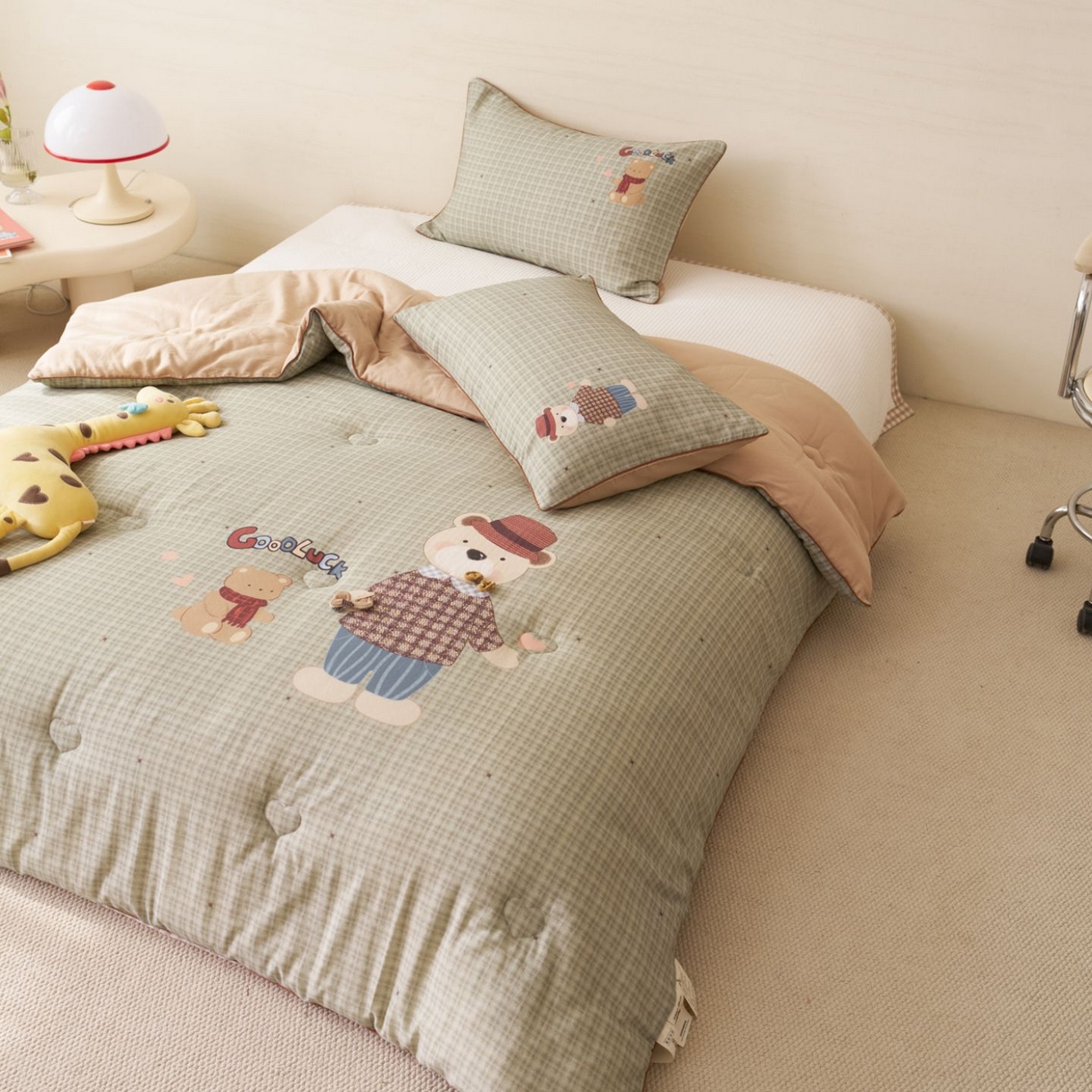 91家纺网 家纺一手货源 找家纺 久典家居 2026新款A类全棉双层纱数码定位花型春秋被夏被 胖胖熊