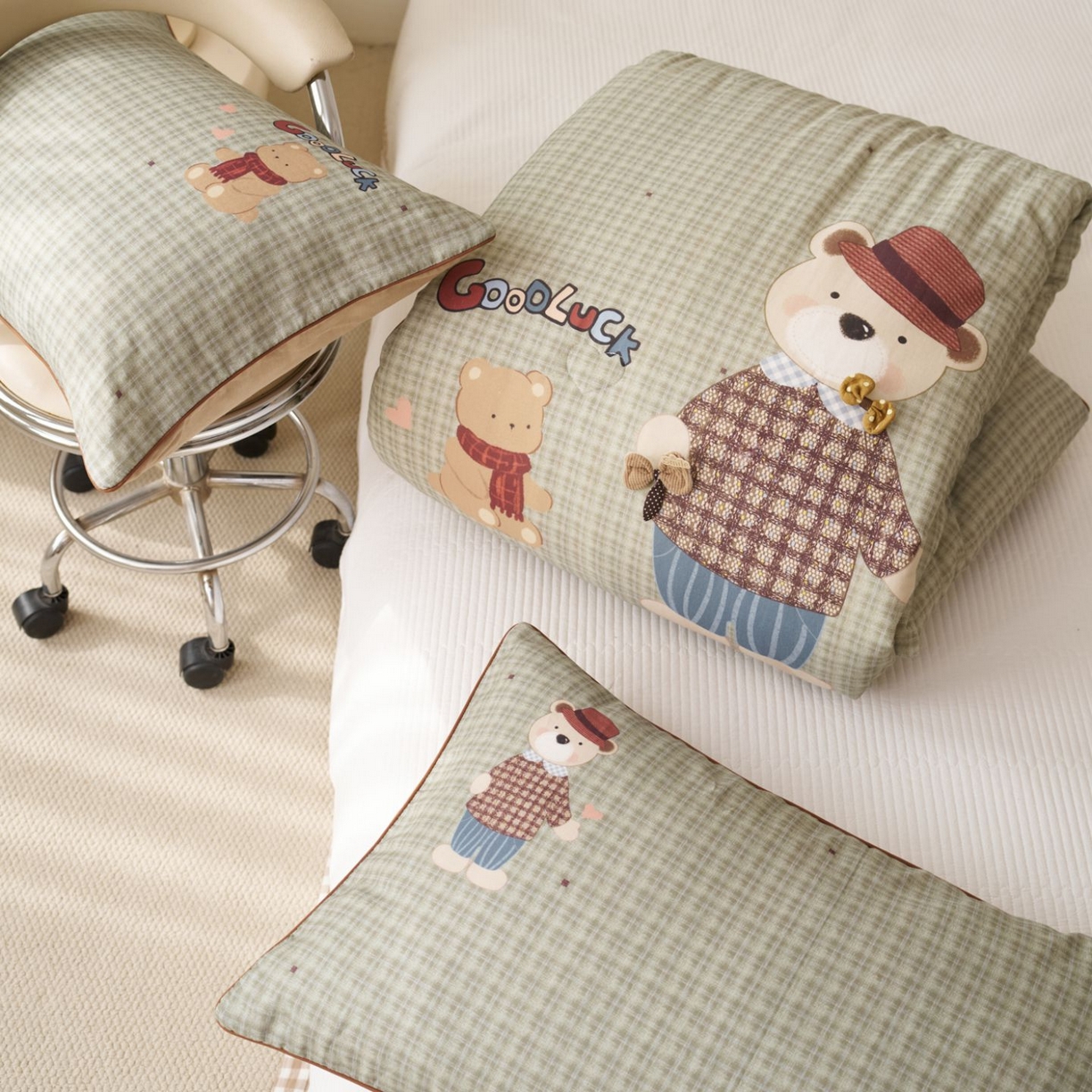 91家纺网 家纺一手货源 找家纺 久典家居 2026新款A类全棉双层纱数码定位花型春秋被夏被 胖胖熊