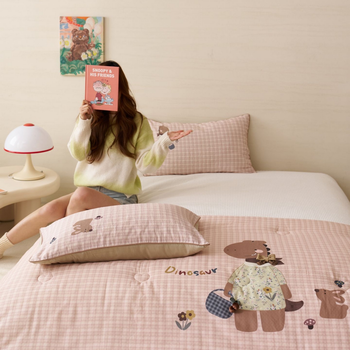 91家纺网 家纺一手货源 找家纺 久典家居 2026新款A类全棉双层纱数码定位花型春秋被夏被 小恐龙