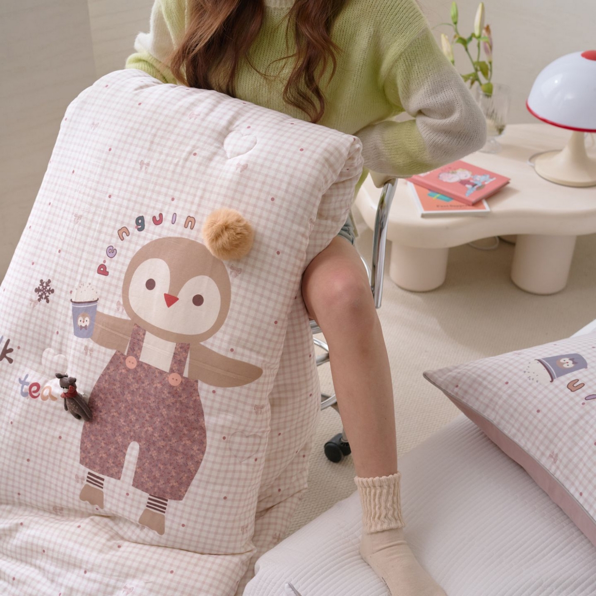 91家纺网 家纺一手货源 找家纺 久典家居 2026新款A类全棉双层纱数码定位花型春秋被夏被 小企鹅