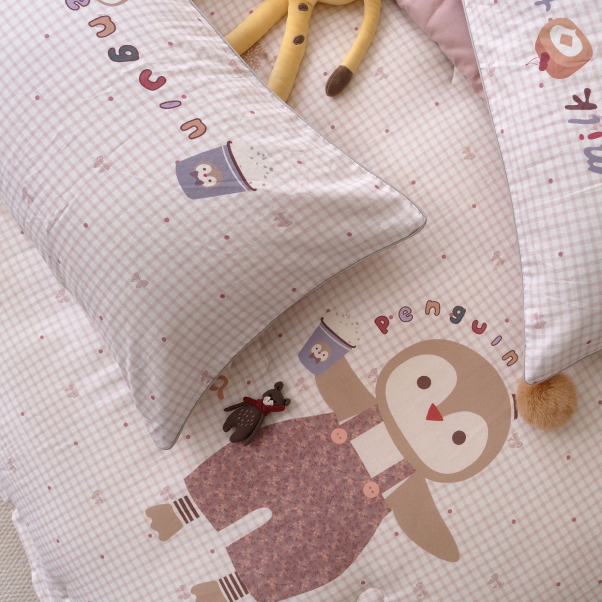 91家纺网 家纺一手货源 找家纺 久典家居 2026新款A类全棉双层纱数码定位花型春秋被夏被 小企鹅