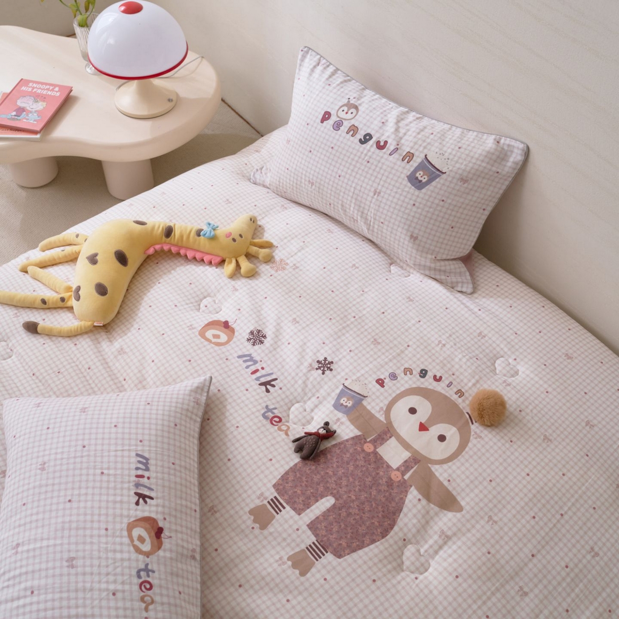 91家纺网 家纺一手货源 找家纺 久典家居 2026新款A类全棉双层纱数码定位花型春秋被夏被 小企鹅