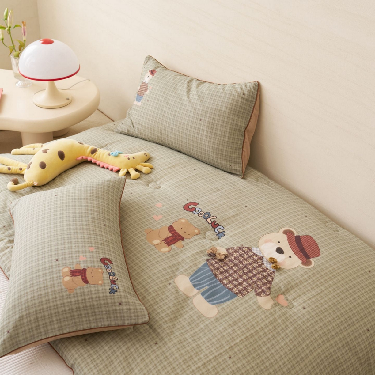 91家纺网 家纺一手货源 找家纺 久典家居 2026新款A类全棉双层纱数码定位花型春秋被夏被 胖胖熊