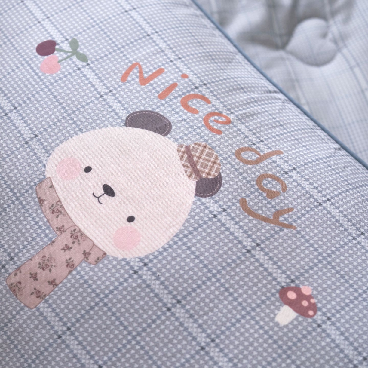 91家纺网 家纺一手货源 找家纺 久典家居 2026新款A类全棉双层纱数码定位花型春秋被夏被 小熊猫