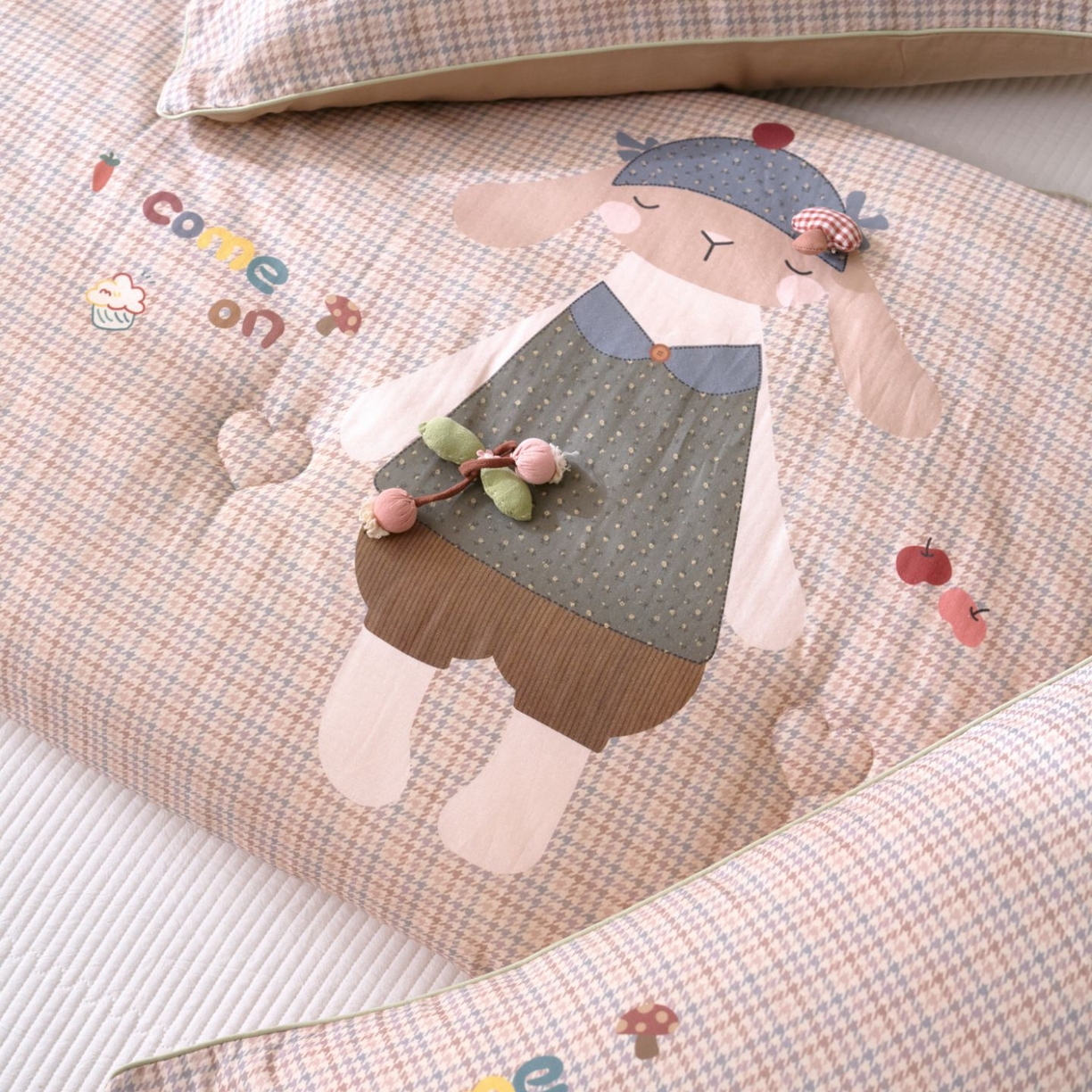 91家纺网 家纺一手货源 找家纺 久典家居 2026新款A类全棉双层纱数码定位花型春秋被夏被 兔哆哆