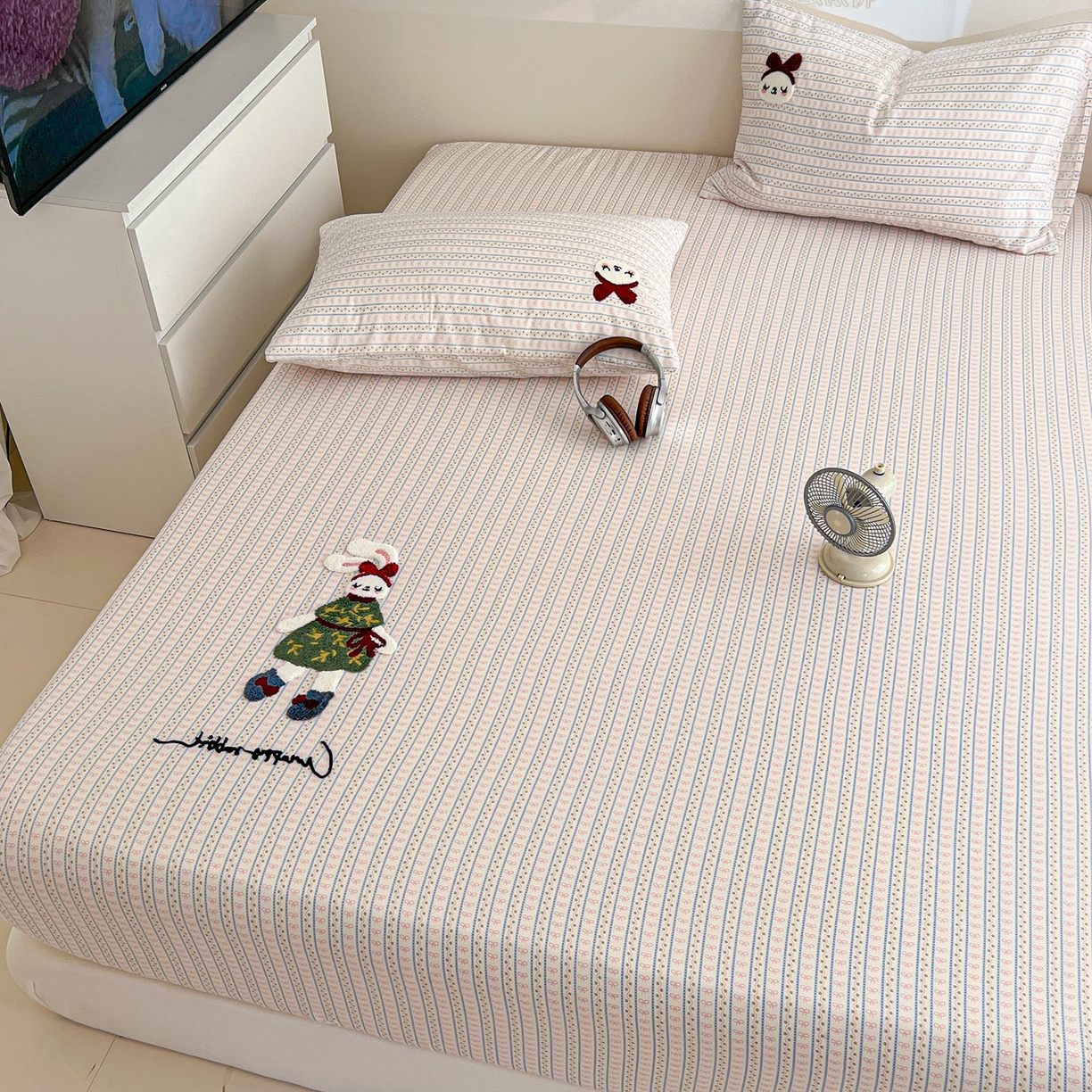 91家纺网 家纺一手货源 找家纺 舒居家纺 2026新款13070全棉纯棉毛巾绣单床笠床笠单件 友谊结