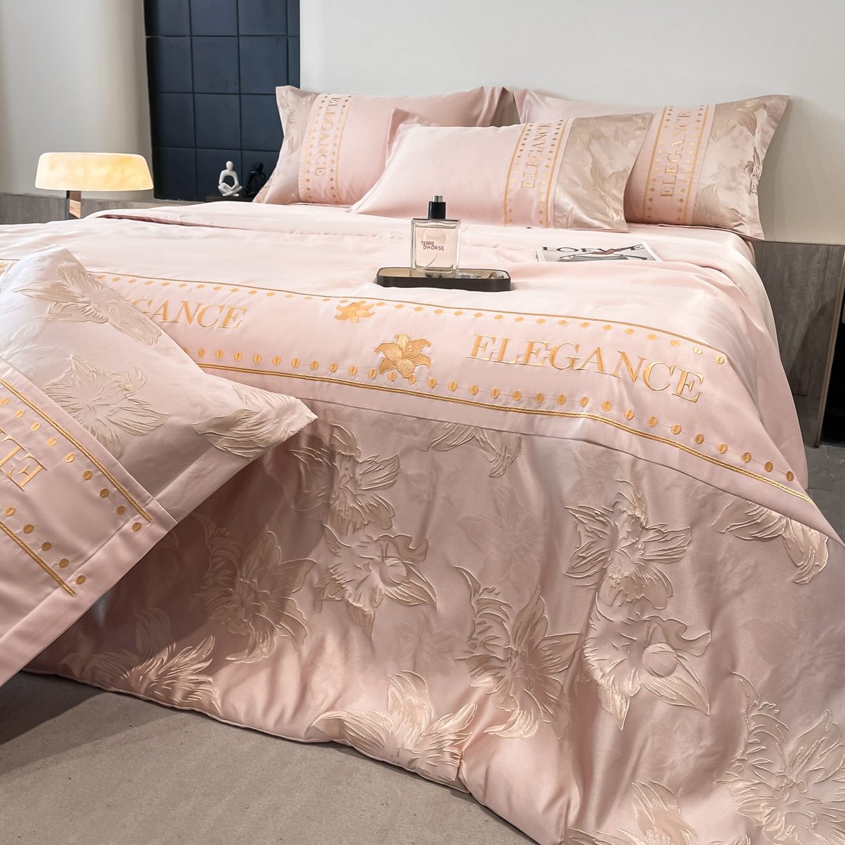 91家纺网 家纺一手货源 找家纺 （总）宇航家纺 2026新款A类金丝浮雕提花水洗真丝夏被四件套