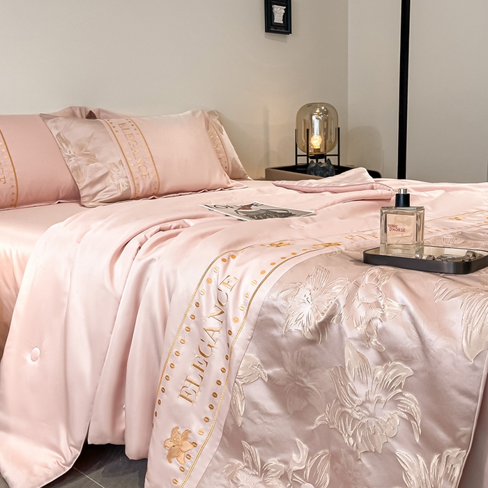 91家纺网 家纺一手货源 找家纺 （总）宇航家纺 2026新款A类金丝浮雕提花水洗真丝夏被四件套