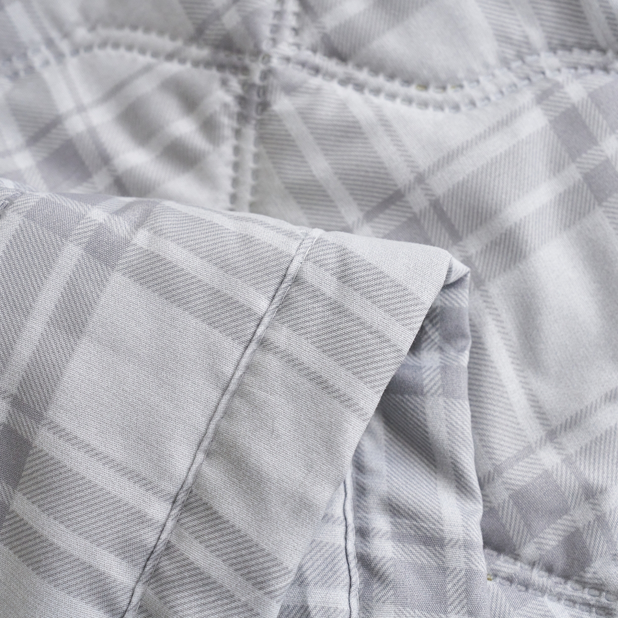 91家纺网 家纺一手货源 找家纺 悦织湾家纺 2026新款超声波夏被亲肤绒夏凉被芦荟棉夏季被子批发供货赠品礼品被便宜夏被空调被 爱情字母