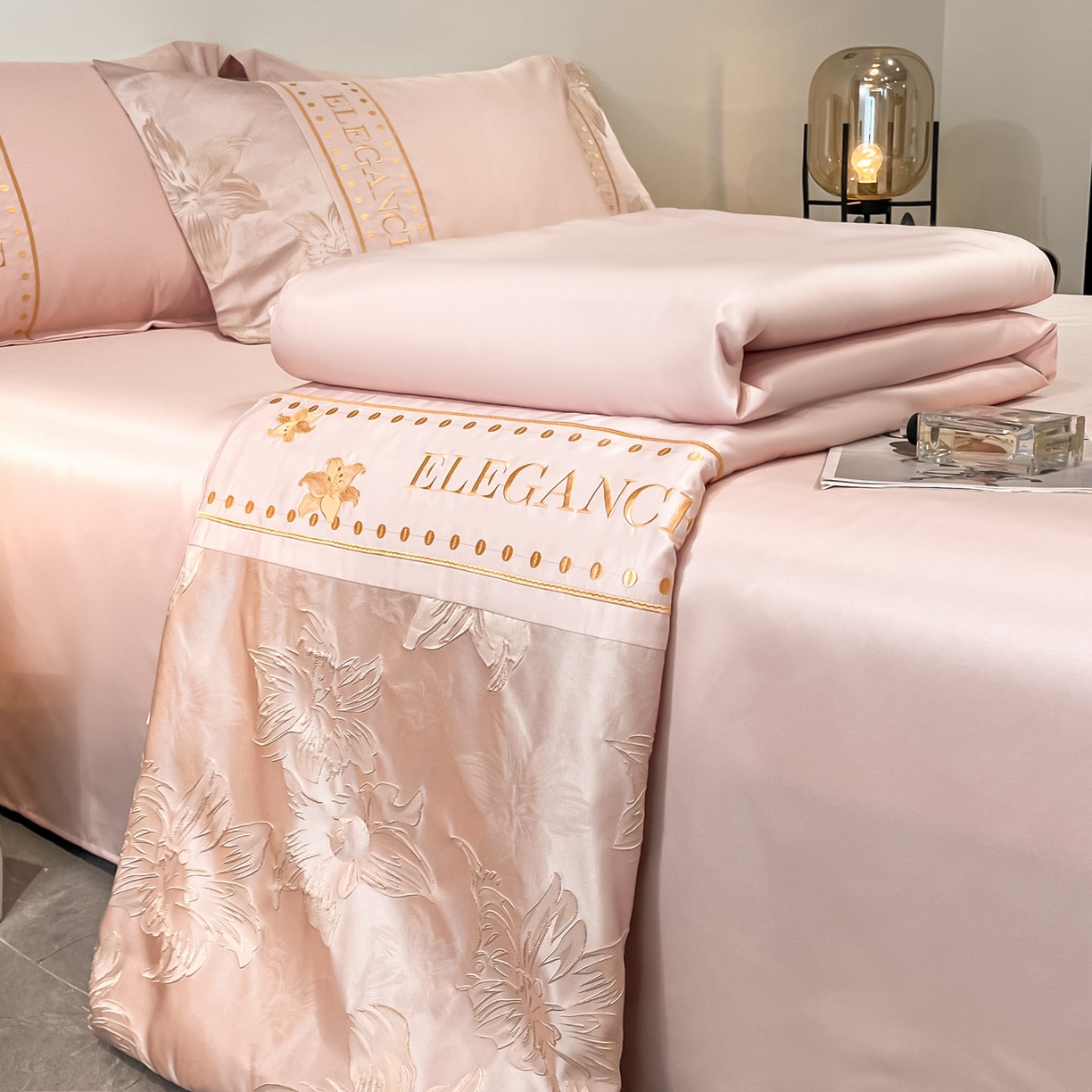 91家纺网 家纺一手货源 找家纺 （总）宇航家纺 2026新款A类金丝浮雕提花水洗真丝夏被四件套