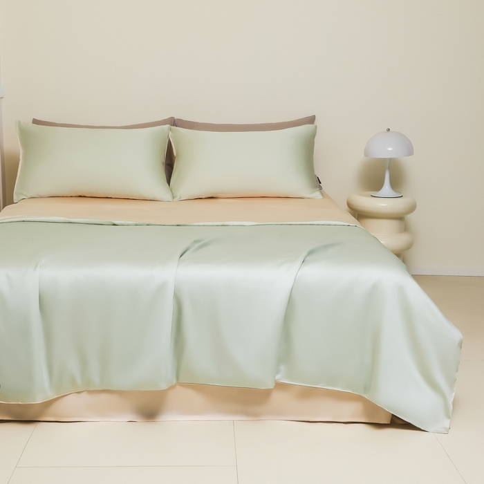 91家纺网 家纺一手货源 找家纺 缦绣阁家纺 2026新款夏季水洗冰丝轻奢四件套及丝滑裸睡被套被罩单品 淡绿奶昔