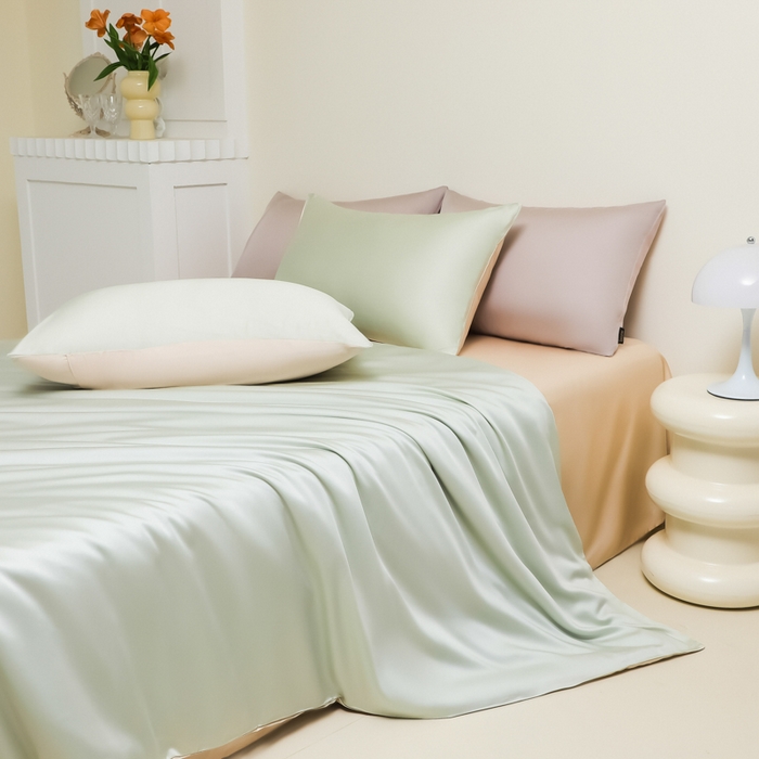 91家纺网 家纺一手货源 找家纺 缦绣阁家纺 2026新款夏季水洗冰丝轻奢四件套及丝滑裸睡被套被罩单品 淡绿奶昔