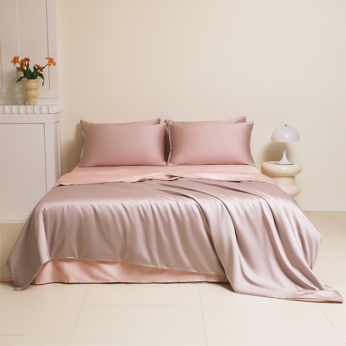 91家纺网 家纺一手货源 找家纺 缦绣阁家纺 2026新款夏季水洗冰丝轻奢四件套及丝滑裸睡被套被罩单品 豆沙紫+粉