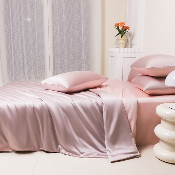 91家纺网 家纺一手货源 找家纺 缦绣阁家纺 2026新款夏季水洗冰丝轻奢四件套及丝滑裸睡被套被罩单品 豆沙紫+粉