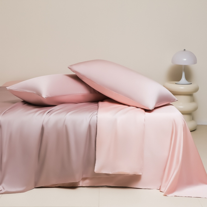 91家纺网 家纺一手货源 找家纺 缦绣阁家纺 2026新款夏季水洗冰丝轻奢四件套及丝滑裸睡被套被罩单品 豆沙紫+粉